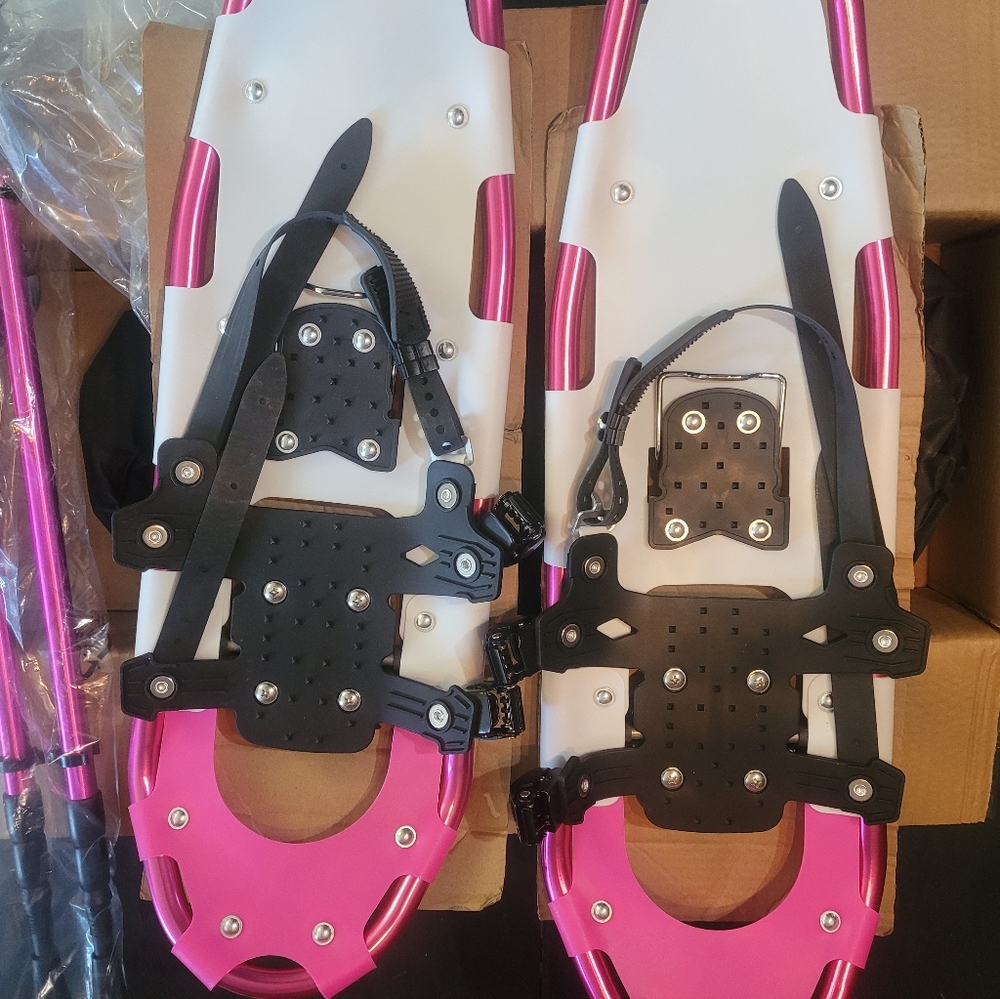 Electric pink youth snow shoes